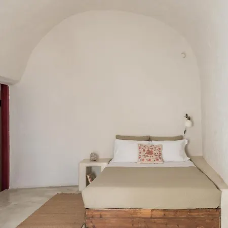 The Sculptor's House By Cycladica Oia (Santorini)